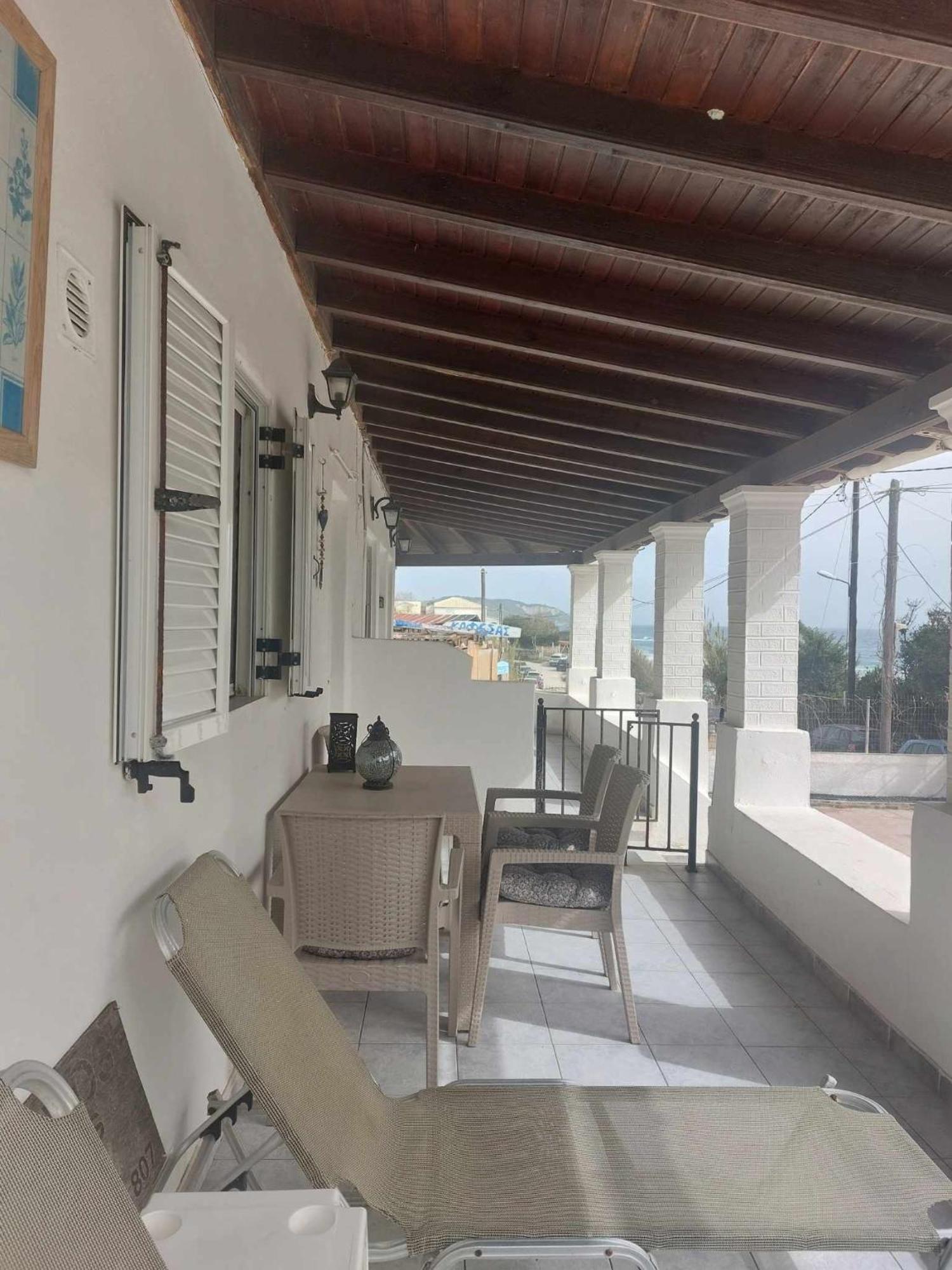 Foivos Seaside Apartments Ájosz Jeórjosz Kültér fotó