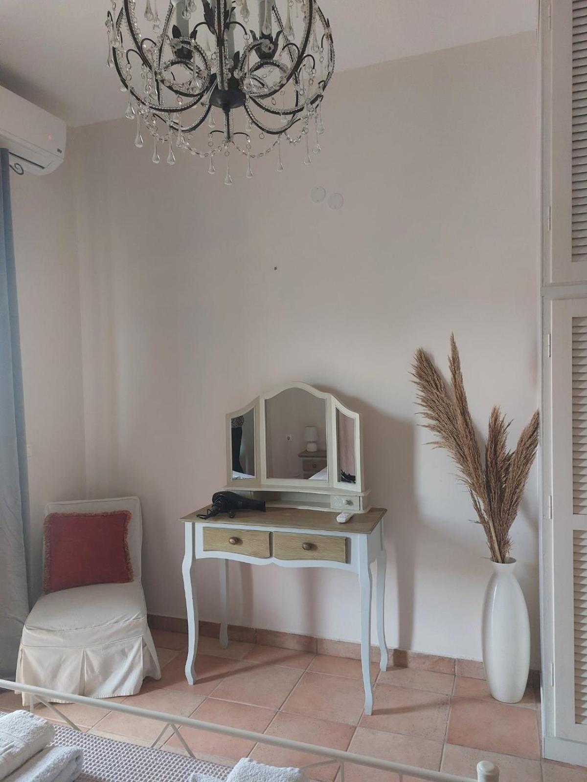 Foivos Seaside Apartments Ájosz Jeórjosz Szoba fotó
