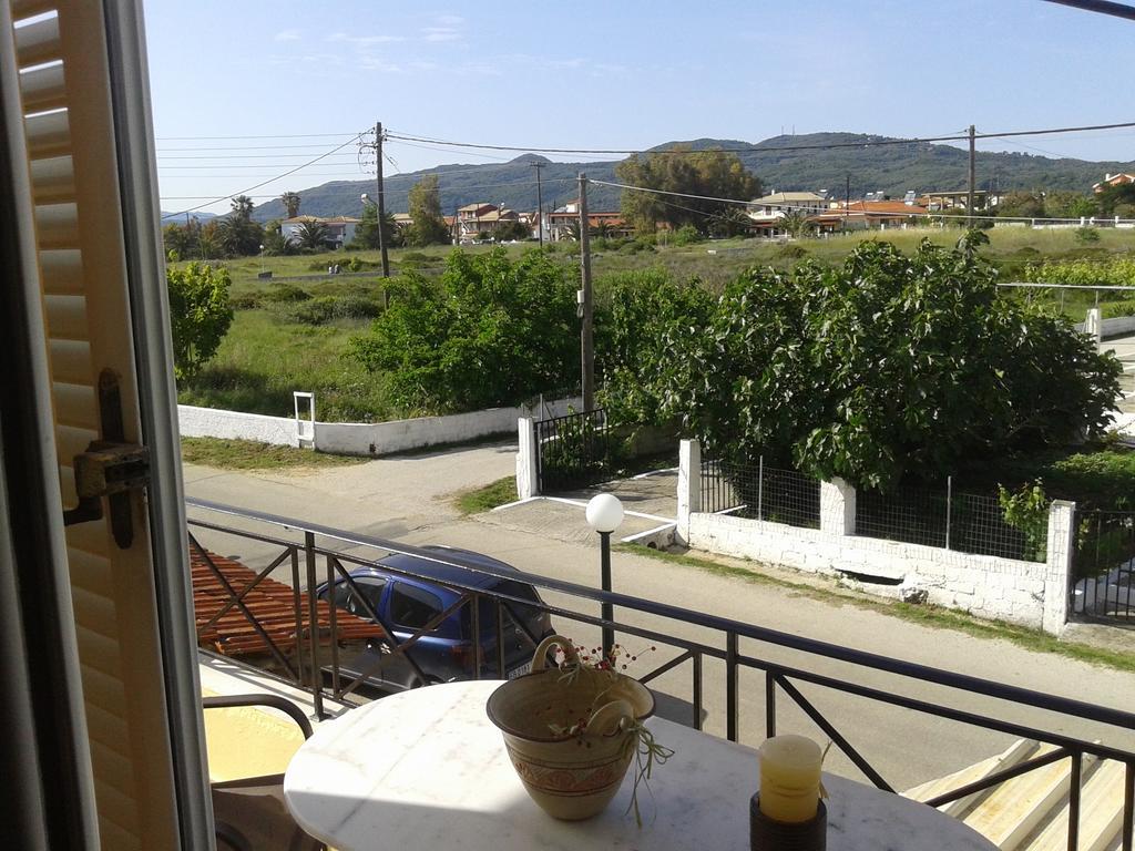 Foivos Seaside Apartments Ájosz Jeórjosz Kültér fotó