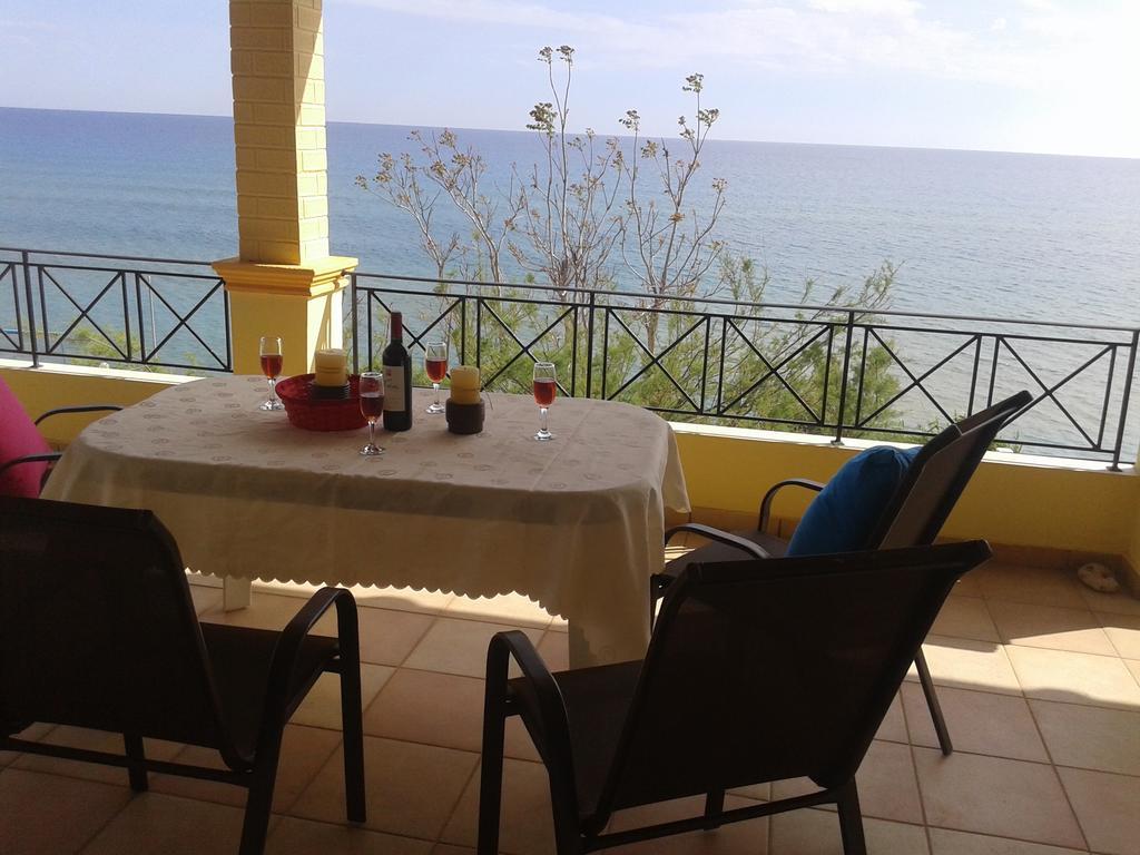 Foivos Seaside Apartments Ájosz Jeórjosz Kültér fotó